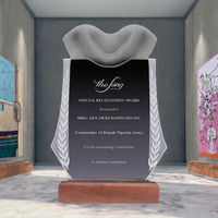 Réussite sportive Logo personnalisé Trophées en cristal Plaque Reconnaissance d'entreprise exquise Trophée en cristal avec socle en bois