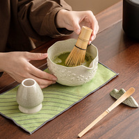 Service à thé matcha en fleurs de cerisier en relief 4 pièces support de fouet en céramique cuillère en bambou tamis Matcha outil de fabrication outils de thé de style japonais