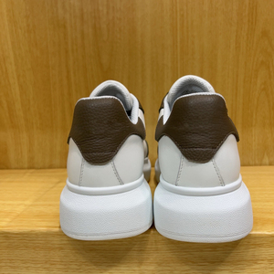 Nuevas zapatillas de moda coreana para parejas, tallas grandes, cómodas, con letras estampadas, diseño de lujo, color blanco. - Product Image 3