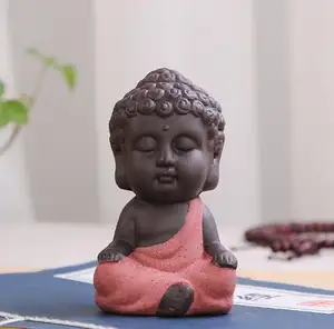 מעודן קרמיקה בעבודת יד תה לחיות מחמד בודהה נזיר קטן סגול חול צבע חול קישוטי רכב