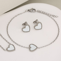 Ensemble de bijoux classique en acier inoxydable plaqué or 18 carats avec pendentif en forme de cœur, collier, boucles d'oreilles, bracelet, cadeaux pour femmes pour les fêtes et les anniversaires