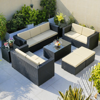 Canapé d'extérieur trois places pour salon, combinaison idéale pour cour, terrasse et balcon ; Chaises d'extérieur en rotin.