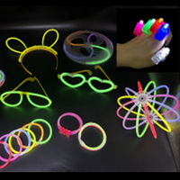 Ensemble de 22 anneaux arc-en-ciel colorés, lunettes, chapeaux, bâtons lumineux dansants, cadeau de fête