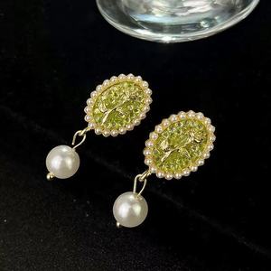 ต่างหูห้อยประดับมุกเทียมลายดอกกุหลาบสไตล์วินเทจฮ่องกง ประดับเพชรและโลหะผสม สำหรับผู้หญิง แฟชั่นทันสมัย - Product Image 4