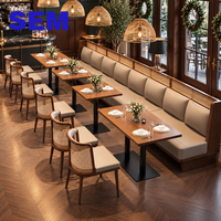 Ensemble de tables et chaises de restaurant haut de gamme SEM en bois massif et rotin tressé pour cafés et restaurants occidentaux