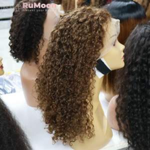 Perruque de cheveux humains Remy vietnamiens pour femme, pré-épilée, transparente P4, 13x4, densité 250%, bouclée Pixie avec mèches, décoloration moyenne - Product Image 3