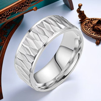 Bague géométrique facettée en acier inoxydable de 8 mm, large bande texturée, en stock, vente en gros, bijoux de mode pour hommes