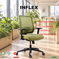 Chaise de bureau ergonomique contemporaine en maille pour espaces de travail professionnels avec dossier dynamique, soutien lombaire réglable et accoudoirs