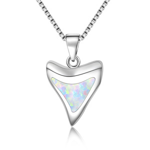 <span class=keywords><strong>Collana</strong></span> <span class=keywords><strong>con</strong></span> Pendente a <span class=keywords><strong>Dente</strong></span> di Squalo in Rame Cristiano Aobao <span class=keywords><strong>con</strong></span> Opale, Regalo per Donne - Product Image 1