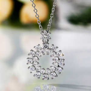 Collar con colgante de corona floral para mujer, joyería minimalista de moda - Product Image 6