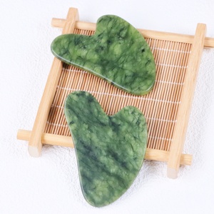 Massaggiatore <span class=keywords><strong>Viso</strong></span> Anti-Età e Anti-Rughe <span class=keywords><strong>con</strong></span> Rullo Massaggiante Naturale e Tavola Guasha, Raffreddante e Riduttore di Cellulite - Product Image 2