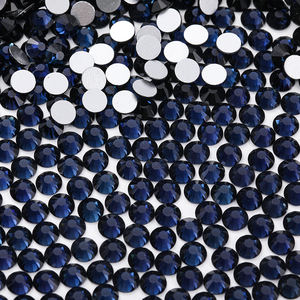 Strass en <span class=keywords><strong>verre</strong></span> à dos plat brillant en gros pour la décoration de chaussures et de <span class=keywords><strong>sous</strong></span>-vêtements pour femmes, strass SS20 en vrac - Product Image 5