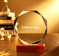 Trophée en verre cristal personnalisé avec gravure laser et base en bois LED, vente en gros par l'usine Honor