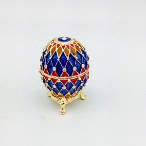 Caja de Joyería de Estilo Vintage con Huevos Rusos de Cristal Esmaltados Coloridos al Estilo Fabergé - Product Image 2