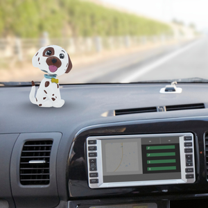 Bobblehead Dog White with Brown Dots est un animal mignon et ludique, parfait pour votre tableau de bord de voiture, votre bureau ou votre décoration intérieure. - Product Image 1