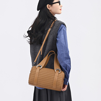 Sacs à main pour femmes OEM ODM 2026 – Sac bandoulière ajustable, sac cylindrique tissé de couleur unie