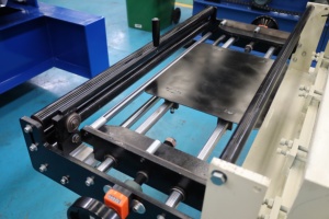 Machine de formage à froid de tôles métalliques <span class=keywords><strong>pour</strong></span> toitures, machine de production de tôles ondulées en fer galvanisé à froid - Product Image 2