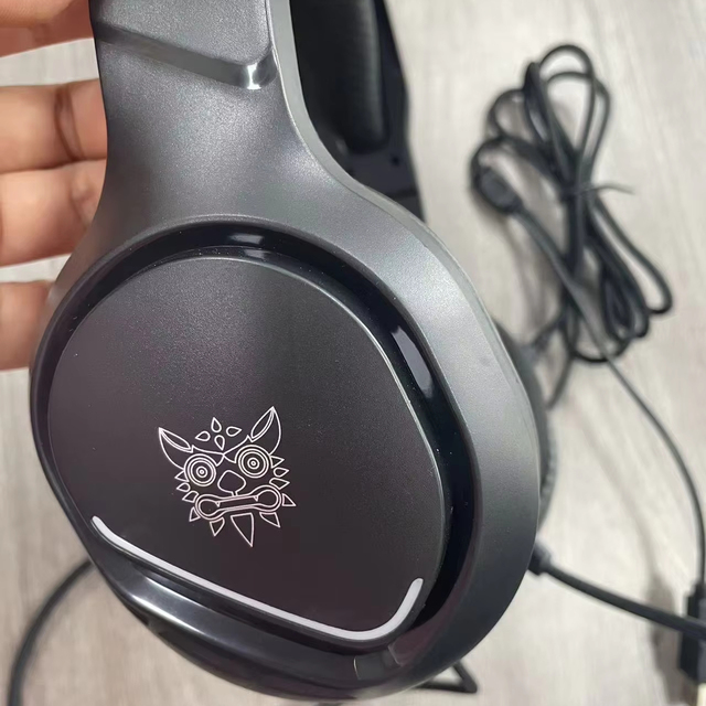 2026 Hot Sale Over-ear Wired Gaming Headset with LED Light Noise Cancelling Computer Headset with Rotation Microphone X31