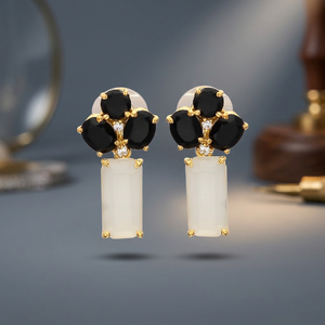 Nouveauté : Boucles d'oreilles pendantes rectangulaires et ovales en argent sterling 925 plaqué or 14 carats avec calcédoine laiteuse et onyx noir - Product Image 2