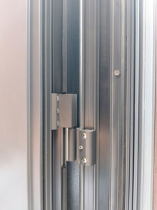 <span class=keywords><strong>Porte</strong></span> extérieure moderne en alliage d'aluminium sécurisée pour enfants avec moustiquaire invisible en nylon, fonctionnement manuel, conception anti-effraction et anti-chute - Product Image 6