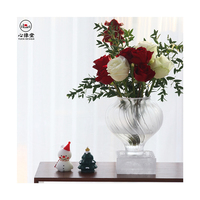 Vases en cristal de verre élégants faits à la main pour table, artisanat de luxe en cristal pour fleurs, vase artistique lumineux et radieux