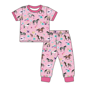 Patrón de impresión personalizado Ropa para niñas Top de manga corta y pantalones Traje Patrones de flores de caballo Trajes PARA NIÑOS 2 piezas al por mayor - Product Image 1