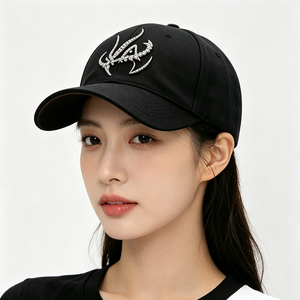 Gorra de Béisbol Negra Estructurada con Logotipo Personalizado, Adornada con Cristales de Imitación y Pedrería, 100% Algodón, Estilo Urbano, Unisex - Product Image 1