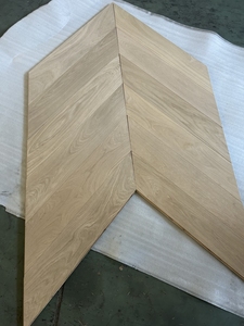 Pavimento in Legno di Quercia Naturale Non Trattato, Parquet a Spina di Pesce per Arredamento Interno - Product Image 2
