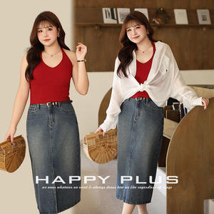 Ensemble tricoté grande taille pour femme Happy Plus, jupe en jean bleue, chemise blanche, couleur unie, design avec poches - Product Image 2