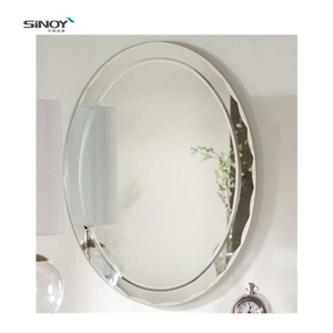 Miroir de salle de bain élégant, surface polie, résistant à l'eau, sans cadre - Product Image 4