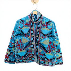 Chaqueta Acolchada Auténtica Bordada a Mano, Ecológica y Transpirable, con Motivos Florales Vibrantes y Forro de Algodón, Estilo Uzbeco - Product Image 1