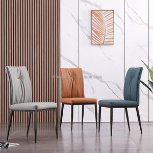 Sillas de Comedor Modernas de Lujo en Cuero Sintético Ecológico, Asientos Cómodos, Fáciles de Limpiar, Patas de Metal, Respaldo Plegado, Color Personalizado - Product Image 2