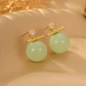 Boucles d'oreilles en zircon vert cristal pour femmes avec diamant, style chinois simple et luxueux, tendance et populaire sur Internet - Product Image 5