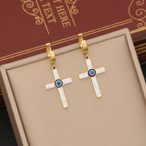 Stile europeo americano doppio strato in acciaio inox collana e orecchini bracciale Set di diamanti croce moda con placcatura in oro - Product Image 4