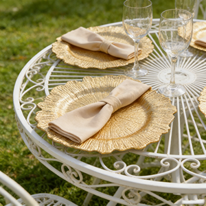 Assiettes de présentation en plastique doré et bleu brillant de 13'' avec bord floral, de luxe, pour décoration de mariage, jetables - Product Image 1