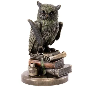 Escultura de resina con pluma de pluma y tinta, colección personalizada de animales, bronce electrochapado, águila, búho en la pila del libro