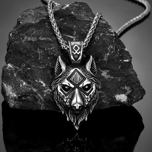 Collier pendentif tête de loup en acier inoxydable style nordique, 60 cm, design géométrique, bijoux pour homme, cadeau - Product Image 1