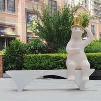 Sculpture fantaisiste de lapin et de carotte en fibre de verre peinte à la main pour usage extérieur/intérieur - Design animal moderne pour la décoration de jardins et de temples