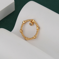 Bague de fiançailles tendance en laiton plaqué or 18 carats avec pendentif en pierre précieuse et breloque en perle pour femme