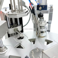 Machine de remplissage et de scellage pour gobelets en plastique avec système d'emballage alimentaire entièrement automatique à table rotative et dosage de film métallisé