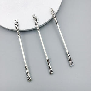 Nuevos Colgantes de Espada Miniatura de Aleación Modernos y a la Moda para Llaveros, Pendientes, Pulseras, Cadenas para Teléfonos Móviles y Accesorios - Product Image 3