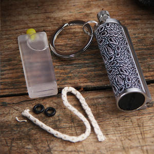 Briquet ouvre-bouteille en vrac coupe-vent porte-clés étanche et durable allume-briquet porte-clés d'urgence allume-feu en silex vente en gros - Product Image 3