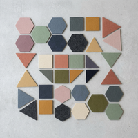 Panneau mural acoustique en PET HENGJIU sur mesure en forme de carte, moderne, écologique, ignifuge, haute réduction du bruit, coloré, en feutre découpé pour l'art et l'école