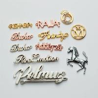 Étiquettes métalliques personnalisées pour vêtements, badges et logos sur mesure pour sacs