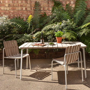 ชุดโต๊ะรับประทานอาหารและเก้าอี้ PU แบบวางซ้อนได้สำหรับลานระเบียงลานบ้านร้านน้ำชาดื่มนมสไตล์นักออกแบบกลางแจ้ง - Product Image 5