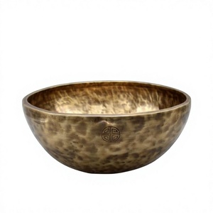 Bol chantant artisanal en bronze plaqué or, sculpté avec précision, motif lune pleine, pour vibrations thérapeutiques et guérison des chakras - Product Image 3