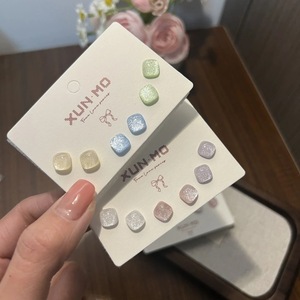 ต่างหูเรซิ่นทรงสี่เหลี่ยม XUN MO สำหรับผู้หญิง แฟชั่นเรียบง่าย สีสันสดใส ดีไซน์เรขาคณิต เครื่องประดับ - Product Image 3