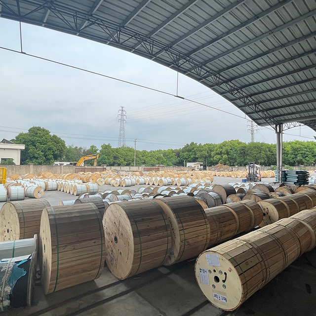 1km Outdoor Cable 4 6 8 12 Core Cable De Fibra Optica 12 Hilos Drop Wire Outdoor Ftth ASU Fiber Optic Drop Cable