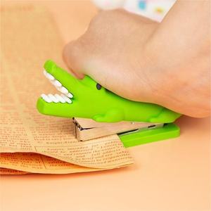 보충 만화 미니 재미있는 스테이플러 창조적 인 학생 작은 귀여운 노동 절약 수동 스테이플러 - Product Image 5