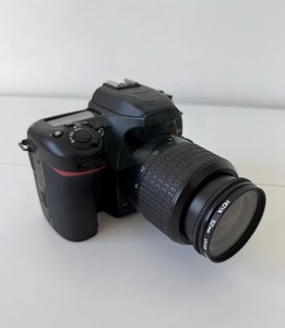 Cámara Réflex Digital Profesional HFT <span class=keywords><strong>D7500</strong></span>, Lente AF-S 18-55 mm DX, Formato APS-C, Video 4K UHD, Sensor CMOS, Tarjeta SD, Pantalla de 3 Pulgadas - Product Image 1